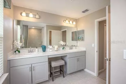 Bath - 621 Broadoak Dr, Dundee, FL 33838 photo 2 of 5