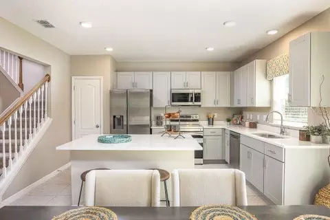 Kitchen - 621 Broadoak Dr, Dundee, FL 33838 photo 3 of 5