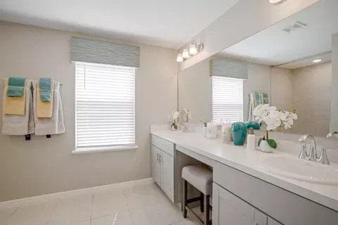 Bath - 621 Broadoak Dr, Dundee, FL 33838 photo 1 of 5