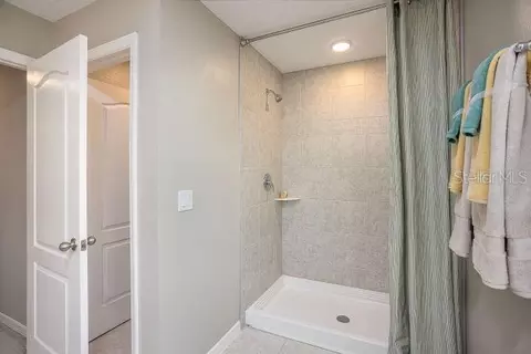 Bath - 621 Broadoak Dr, Dundee, FL 33838 photo 4 of 5