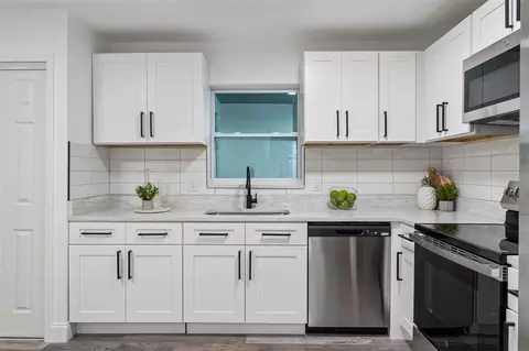 Kitchen - 996 Sarazen Dr, Rockledge, FL 32955 photo 3 of 3