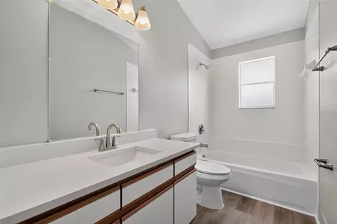 Bath - 3328 Hamlet Loop, Winter Park, FL 32792 photo 1 of 2