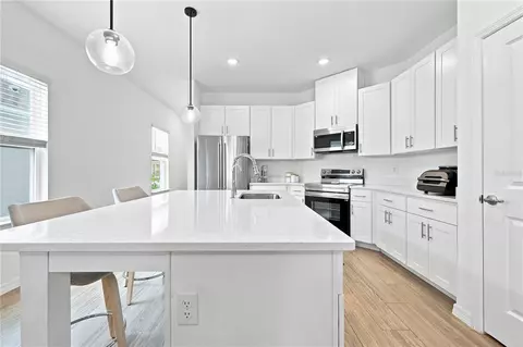 Kitchen - 3963 Sagefield Dr, Harmony, FL 34773 photo 2 of 3