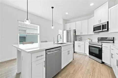 Kitchen - 3963 Sagefield Dr, Harmony, FL 34773 photo 3 of 3