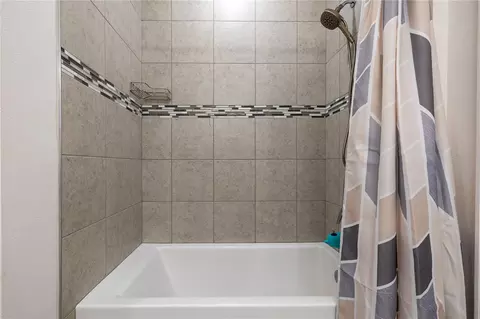 Bath - 3963 Sagefield Dr, Harmony, FL 34773 photo 6 of 6
