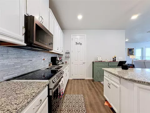 Kitchen - 13222 Moss Grass Way, Riverview, FL 33579 photo 3 of 7