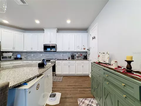 Kitchen - 13222 Moss Grass Way, Riverview, FL 33579 photo 5 of 7