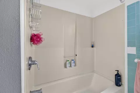 Bath - 1865 Cedarwood Dr, Melbourne, FL 32935 photo 2 of 3