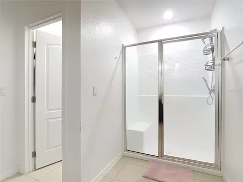 Bath - 399 Pinecrest Loop, Davenport, FL 33837 photo 2 of 3