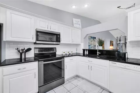 Kitchen - 909 Illinois Ave, Saint Cloud, FL 34769 photo 3 of 5