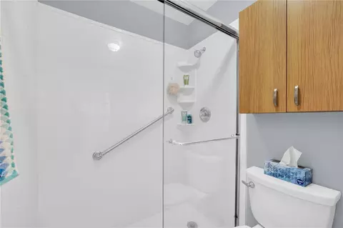 Bath - 909 Illinois Ave, Saint Cloud, FL 34769 photo 2 of 3
