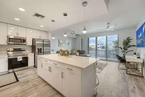 1709 N Tamiami Trl #220, Sarasota, FL 34234