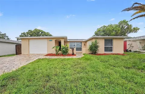 9135 Hunt Club Ln, Port Richey, FL 34668