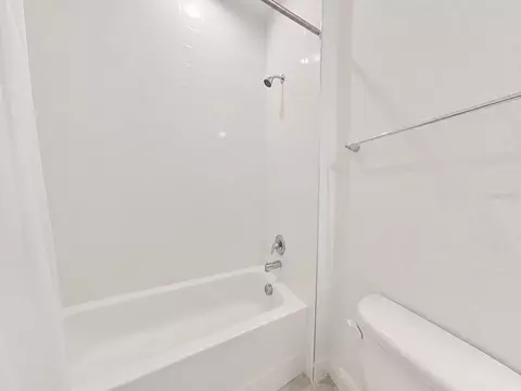 Bath - 4485 Davos Dr, Clermont, FL 34711 photo 8 of 8