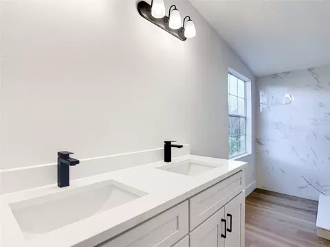 Bath - 9200 Mercury Dr, Saint Cloud, FL 34773 photo 2 of 4