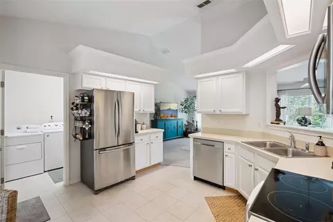 Kitchen - 613 Huron Pl, Mount Dora, FL 32757 photo 3 of 4