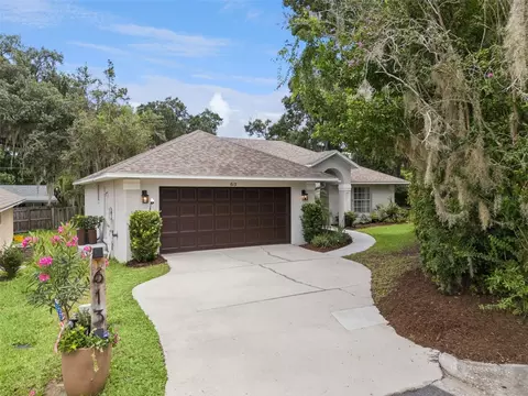 Exterior - 613 Huron Pl, Mount Dora, FL 32757 photo 2 of 8