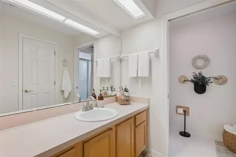 Bath - 613 Huron Pl, Mount Dora, FL 32757 photo 2 of 3