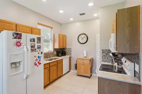 Kitchen - 5121 Moore St, Saint Cloud, FL 34771 photo 4 of 4