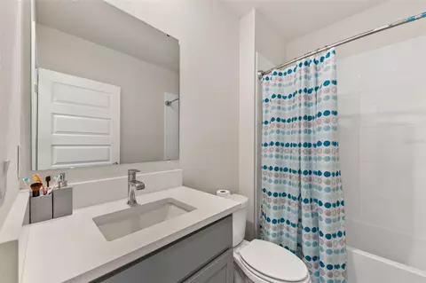Bath - 416 Talisi Loop, Saint Cloud, FL 34771 photo 2 of 3
