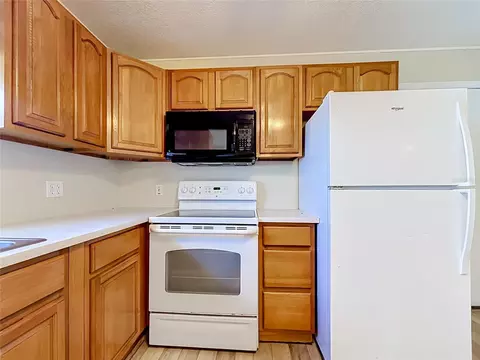 Kitchen - 2 Ft Clinch Heights Rd, Frostproof, FL 33843 photo 6 of 7