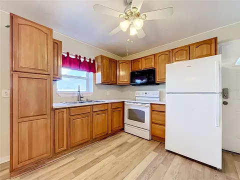 Kitchen - 2 Ft Clinch Heights Rd, Frostproof, FL 33843 photo 5 of 7