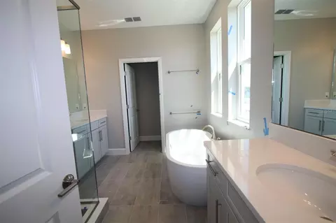Bath - 6680 Rucksack Rd, Saint Cloud, FL 34771 photo 1 of 2