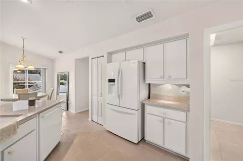 Kitchen - 3850 SE 59th Pl, Ocala, FL 34480 photo 2 of 5