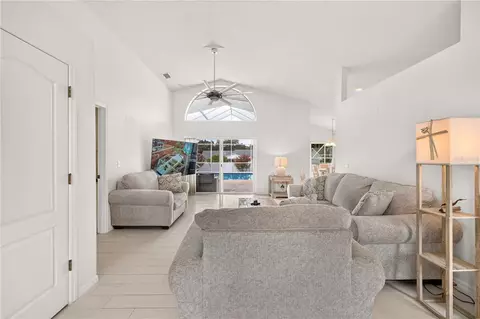 Living - 3850 SE 59th Pl, Ocala, FL 34480 photo 2 of 4