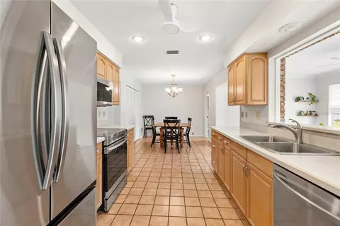 Kitchen - 109 Cardinal Ln, Eustis, FL 32726 photo 4 of 4
