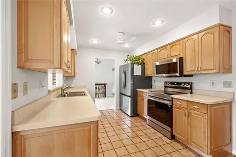 Kitchen - 109 Cardinal Ln, Eustis, FL 32726 photo 3 of 4