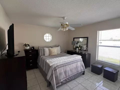 Bedroom - 2723 Sunset Dr, Sebring, FL 33870 photo 5 of 7