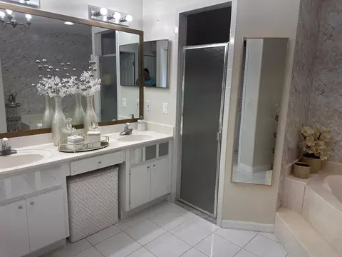 Bath - 2723 Sunset Dr, Sebring, FL 33870 photo 1 of 6
