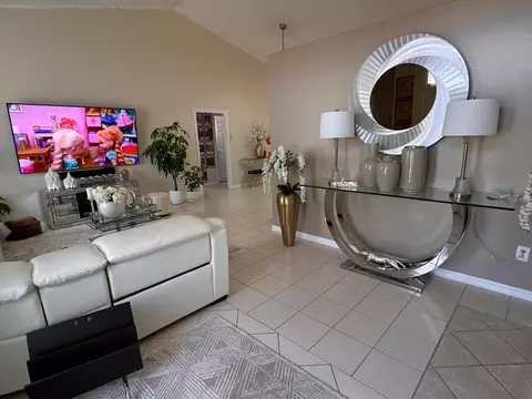 Living - 2723 Sunset Dr, Sebring, FL 33870 photo 5 of 5