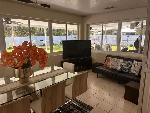 Dining - 2723 Sunset Dr, Sebring, FL 33870 photo 8 of 11