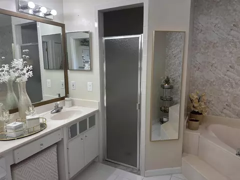 Bath - 2723 Sunset Dr, Sebring, FL 33870 photo 2 of 6