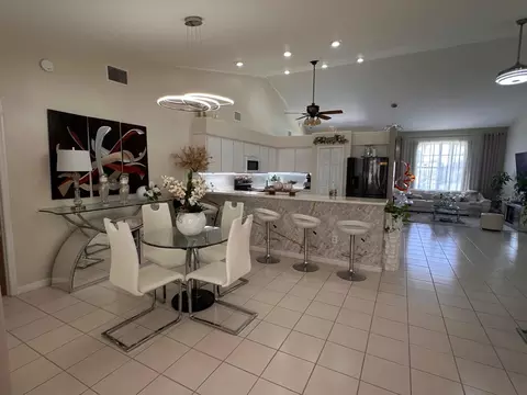 Dining - 2723 Sunset Dr, Sebring, FL 33870 photo 2 of 11