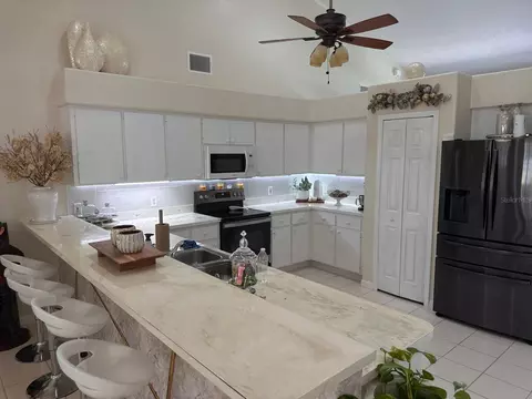 Kitchen - 2723 Sunset Dr, Sebring, FL 33870 photo 2 of 6