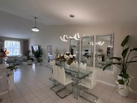 Dining - 2723 Sunset Dr, Sebring, FL 33870 photo 1 of 11