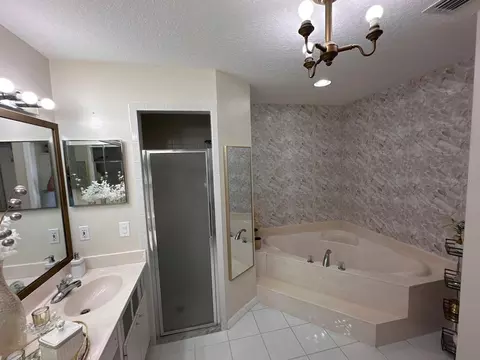 Bath - 2723 Sunset Dr, Sebring, FL 33870 photo 3 of 6