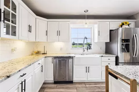Kitchen - 160 Juniper Trl, Ocala, FL 34480 photo 5 of 5