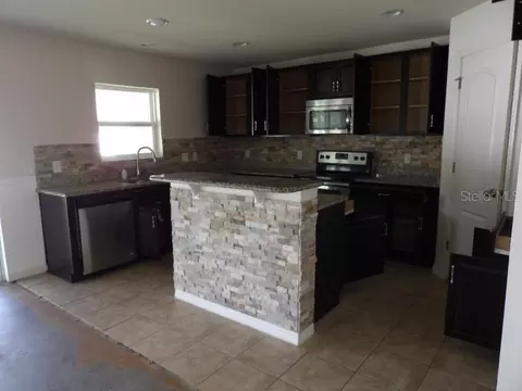Kitchen - 11301 Brighton Knoll Loop, Riverview, FL 33579 photo 2 of 2