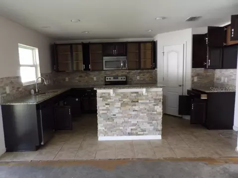 Kitchen - 11301 Brighton Knoll Loop, Riverview, FL 33579 photo 1 of 2