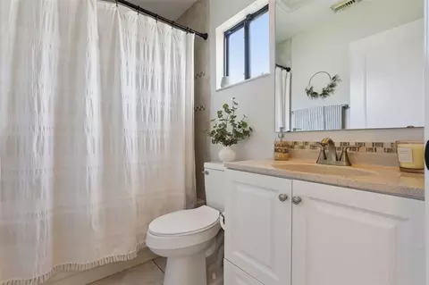 Bath - 1533 Springtime Loop, Winter Park, FL 32792 photo 2 of 2