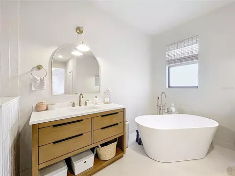 Bath - 319 Arbor Pointe Ave, Minneola, FL 34715 photo 4 of 12