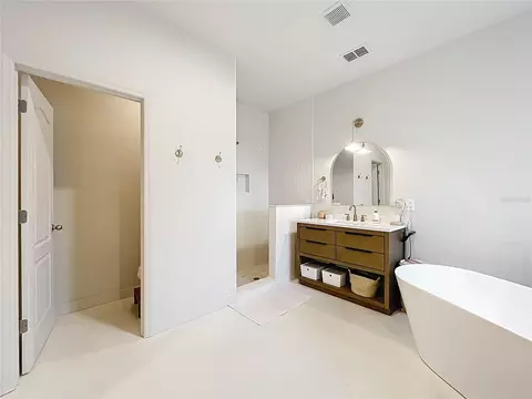 Bath - 319 Arbor Pointe Ave, Minneola, FL 34715 photo 6 of 12