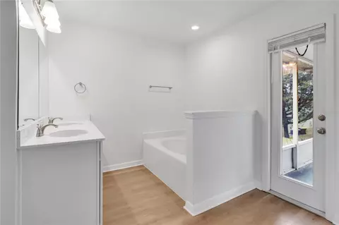 Bath - 2885 White Magnolia Loop, Clermont, FL 34711 photo 1 of 2