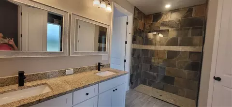 Bath - 1685 E Osceola Rd, Geneva, FL 32732 photo 1 of 6