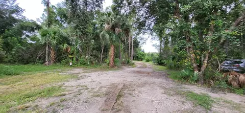 Exterior - 1685 E Osceola Rd, Geneva, FL 32732 photo 3 of 8