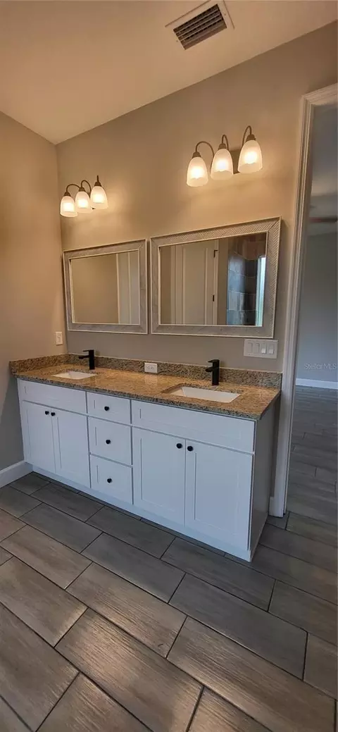 Bath - 1685 E Osceola Rd, Geneva, FL 32732 photo 2 of 6